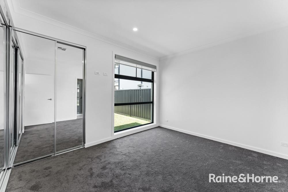9 Bonthrone Street — photo 6 of 11