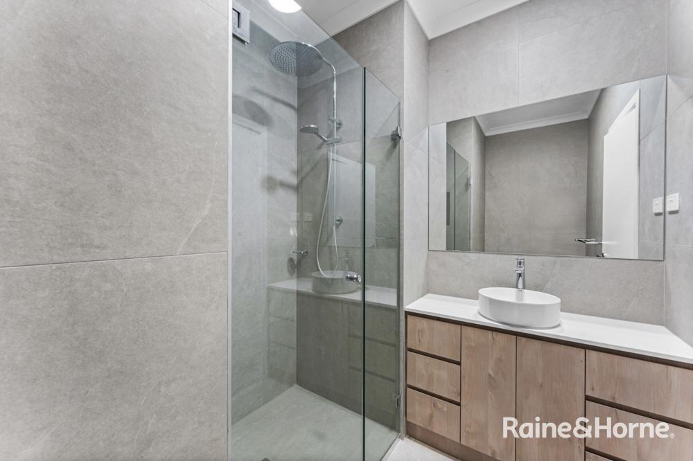 9 Bonthrone Street — photo 7 of 11