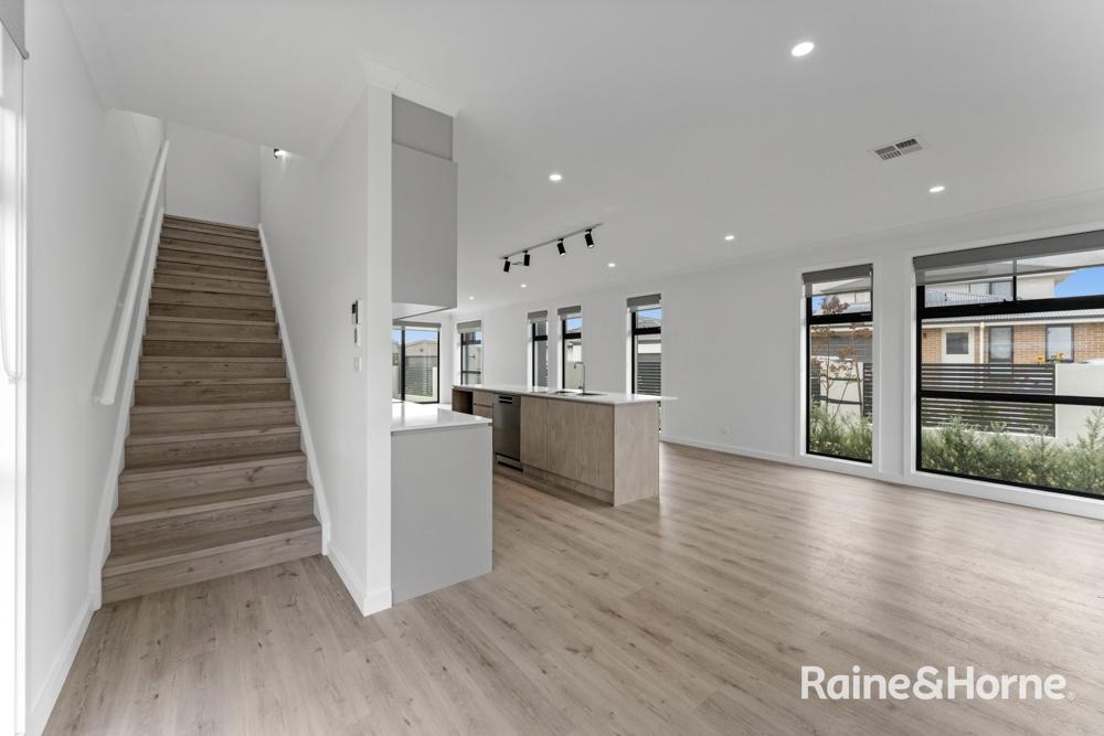 9 Bonthrone Street — photo 2 of 11