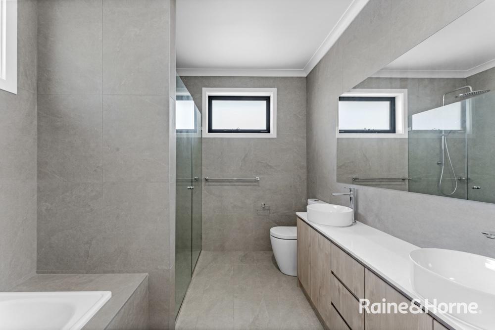 9 Bonthrone Street — photo 11 of 11
