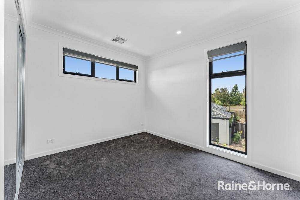 9 Bonthrone Street — photo 10 of 11