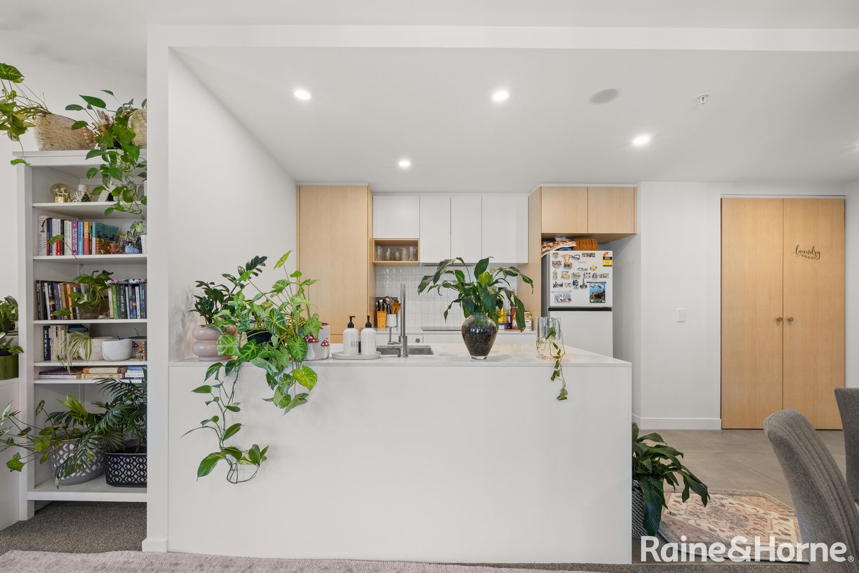 1015/6 Furzer Street — photo 3 of 8