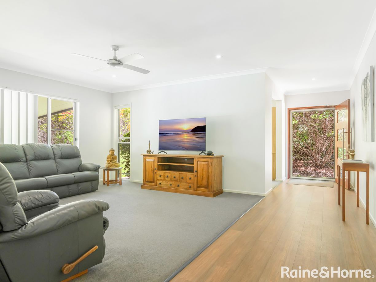 93 Emu Drive — photo 3 of 30