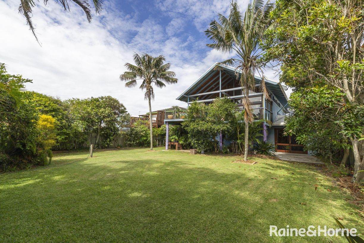 11 Honeysuckle Street — photo from Raine & Horne Maclean | Yamba | Iluka