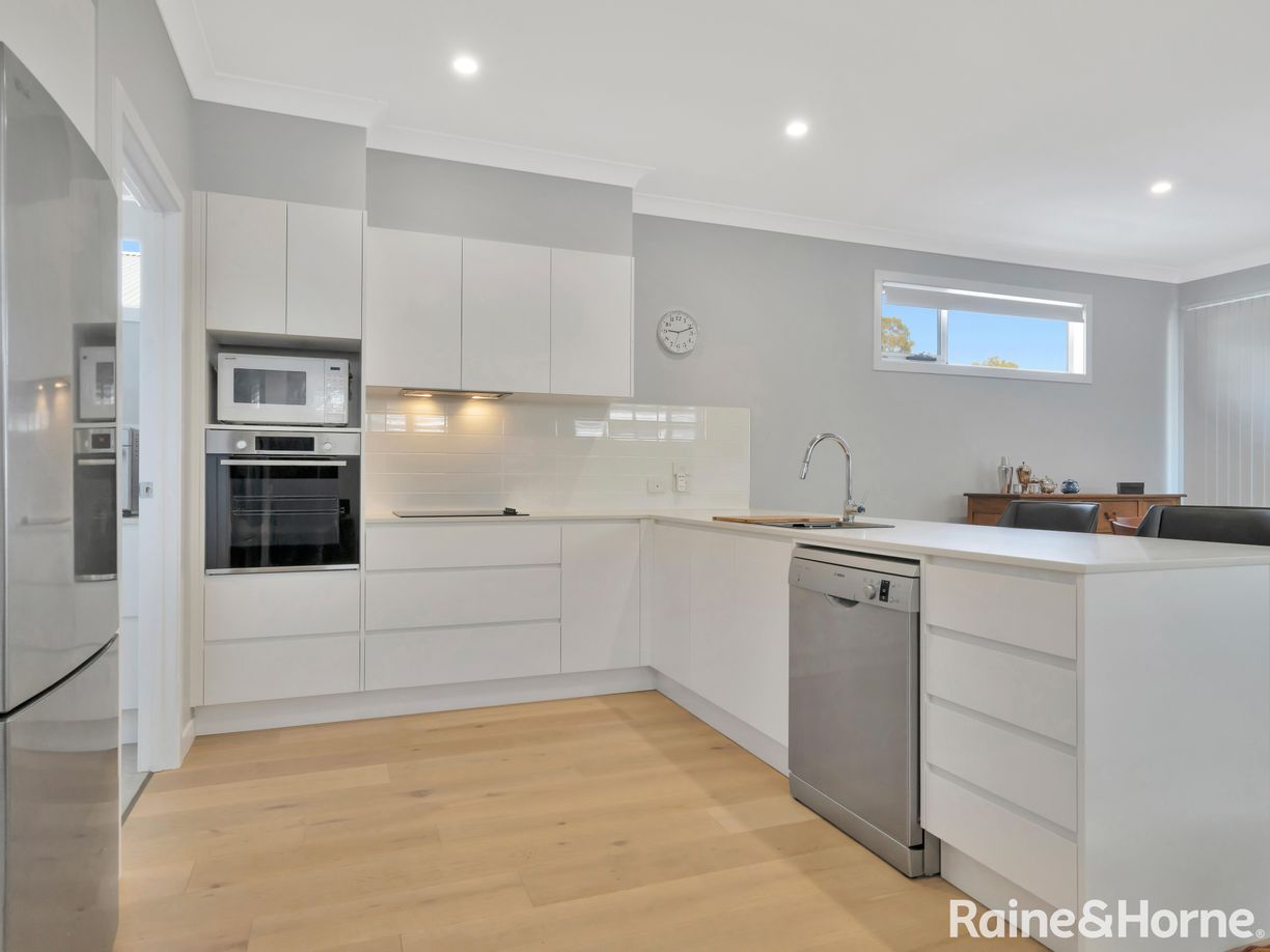217/85 Sheehans Lane — photo 4 of 13