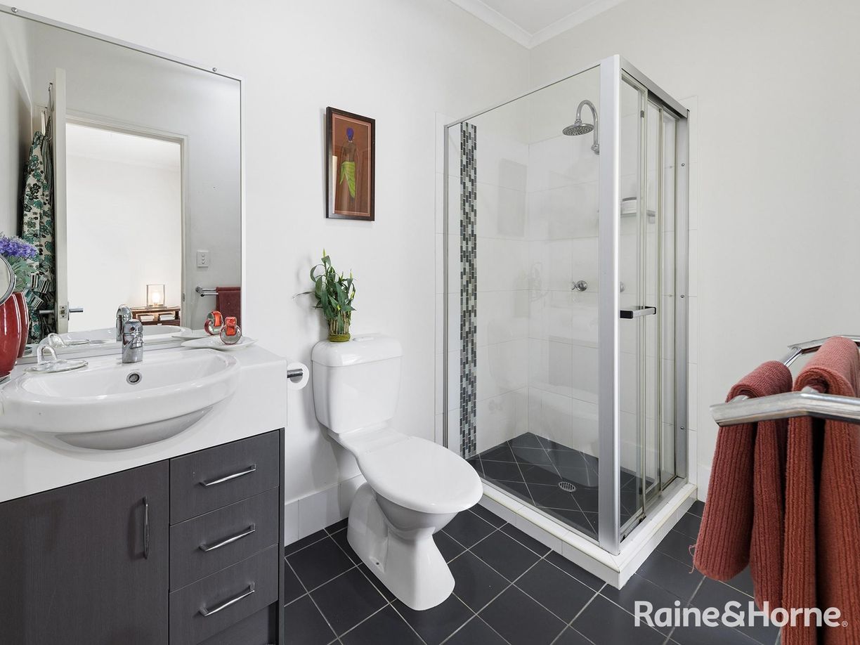 27 Scullin Street — photo 10 of 25