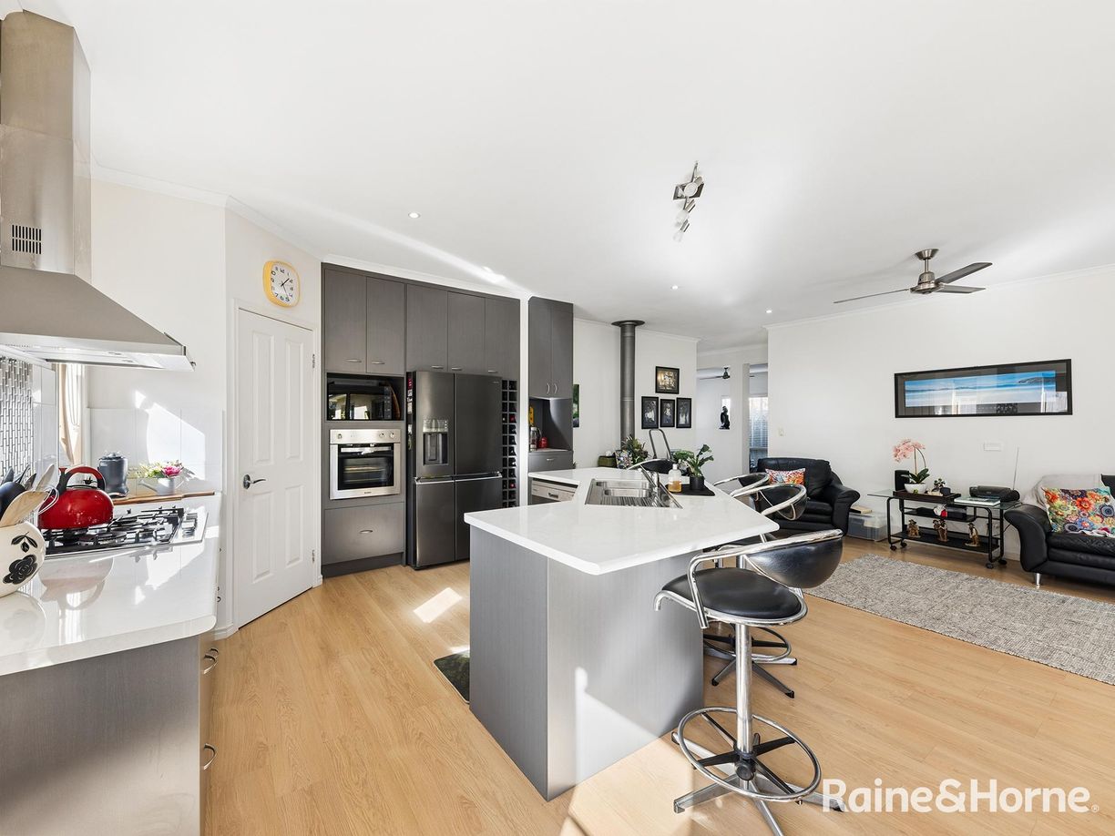 27 Scullin Street — photo 7 of 25