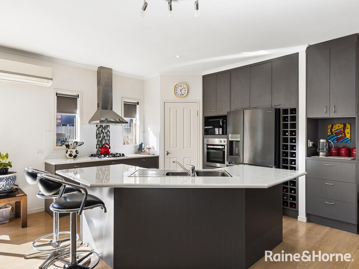 27 Scullin Street — photo 8 of 25