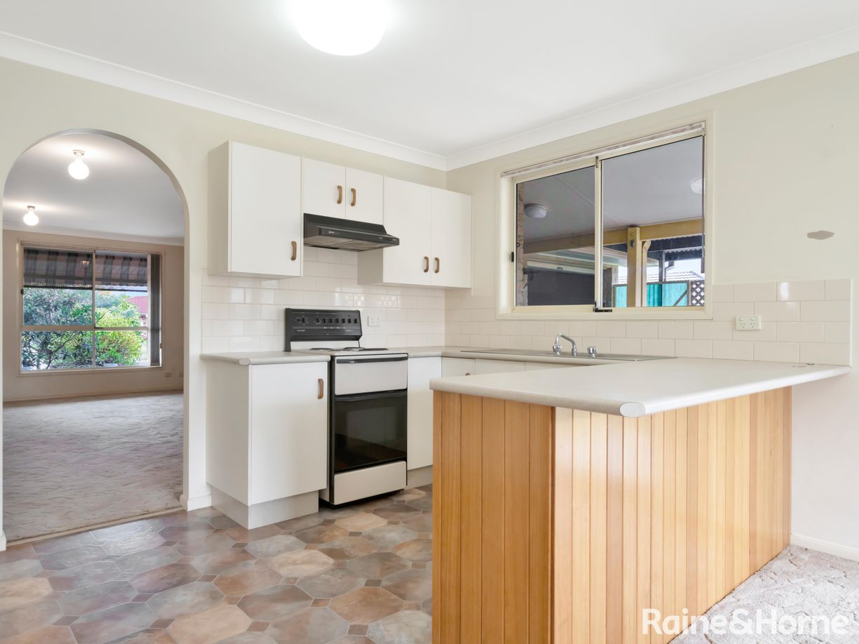13 Purcell Crescent — photo 4 of 21