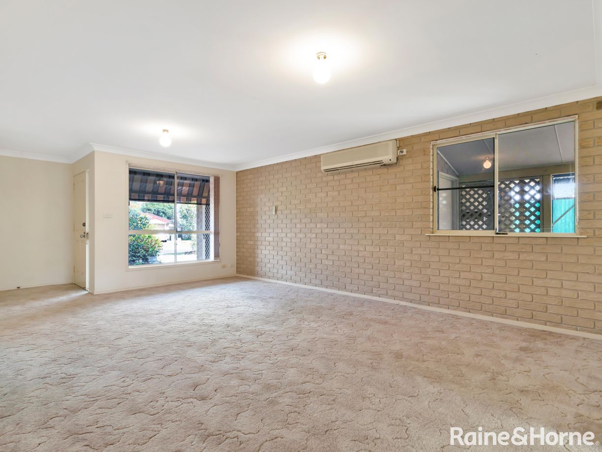 13 Purcell Crescent — photo 8 of 21