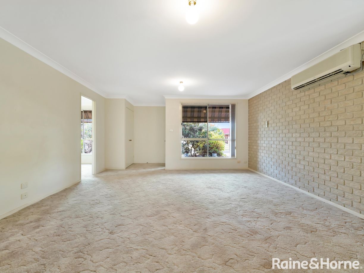 13 Purcell Crescent — photo 9 of 21