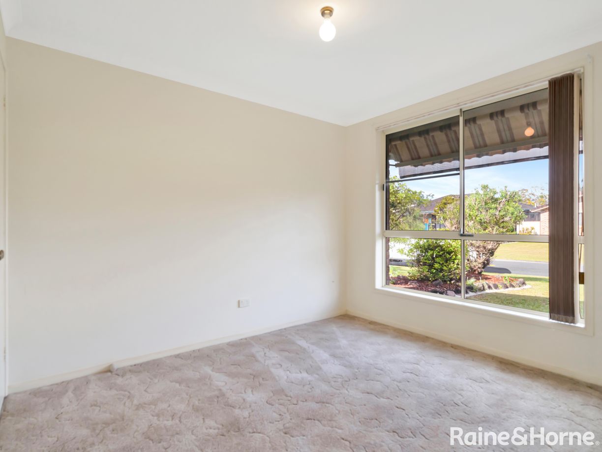 13 Purcell Crescent — photo 10 of 21