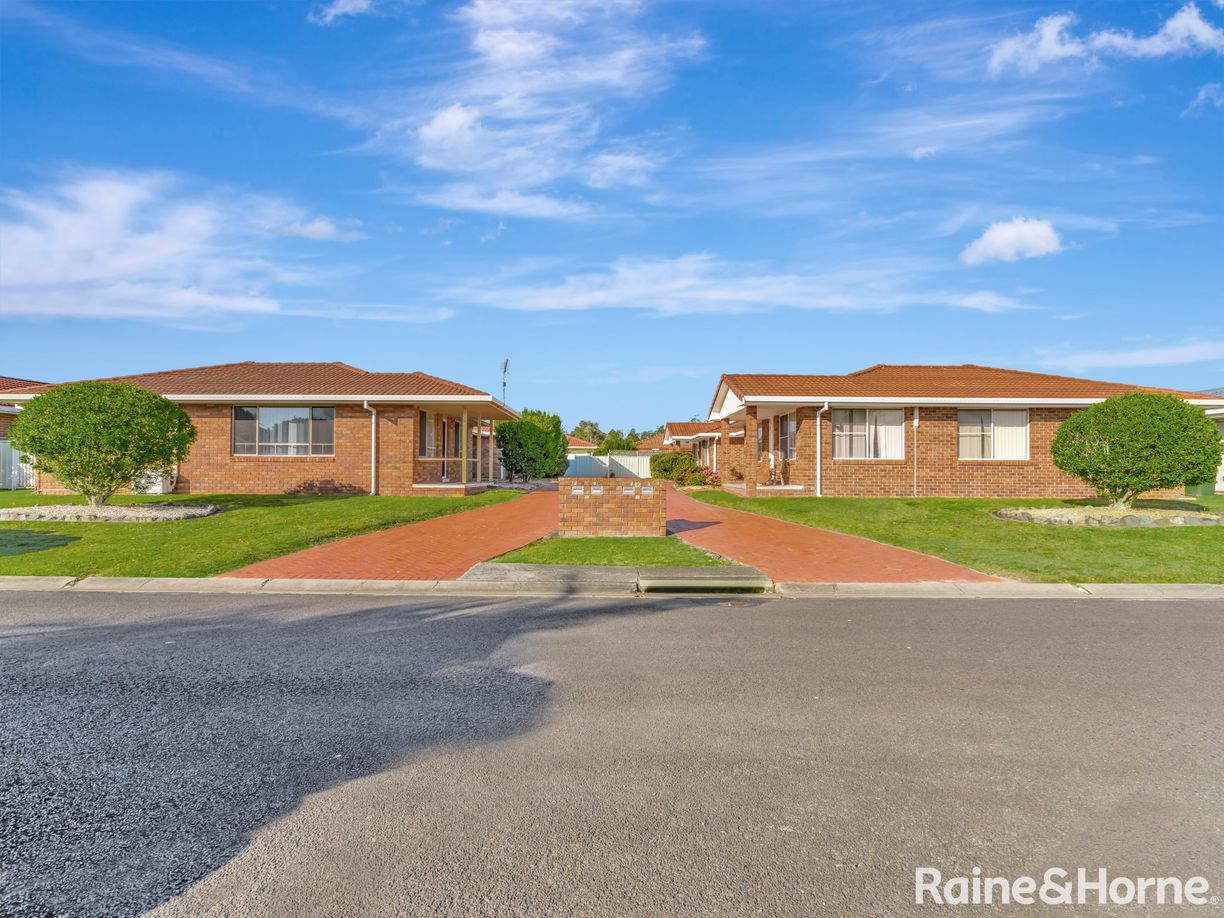 2/12 Heron Court — photo 2 of 28
