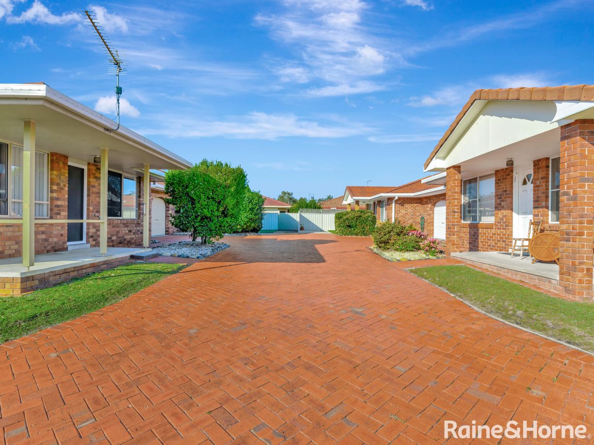 2/12 Heron Court — photo 3 of 28