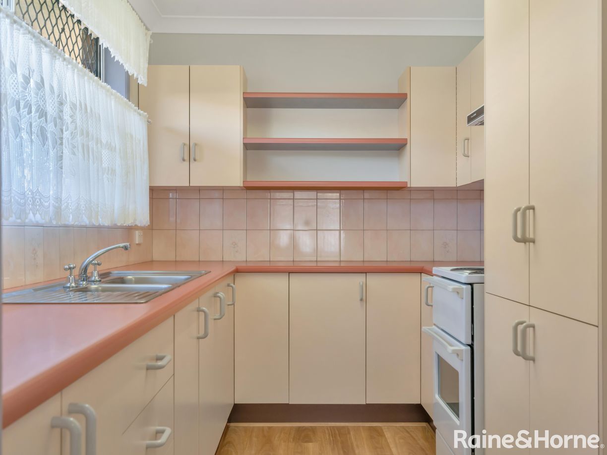 2/12 Heron Court — photo 11 of 28