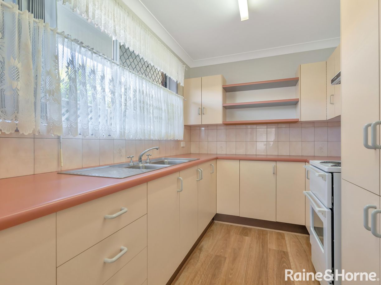 2/12 Heron Court — photo 12 of 28