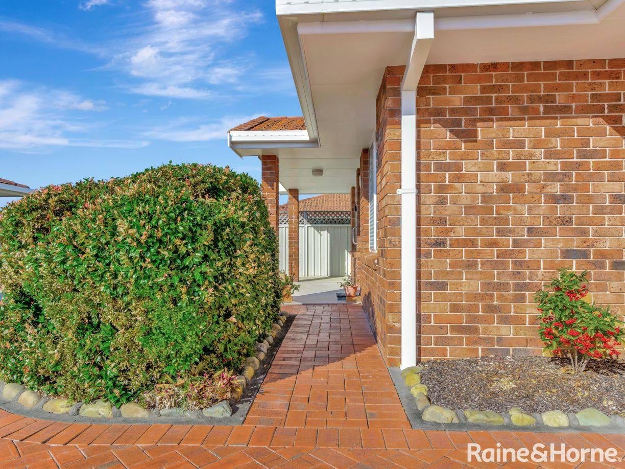 2/12 Heron Court — photo 4 of 28