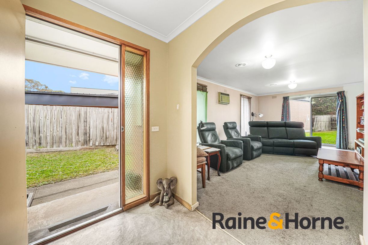 17 Fairbairn Road — photo 3 of 19