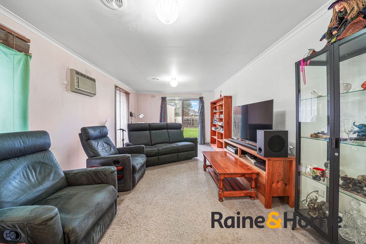 17 Fairbairn Road — photo 4 of 19