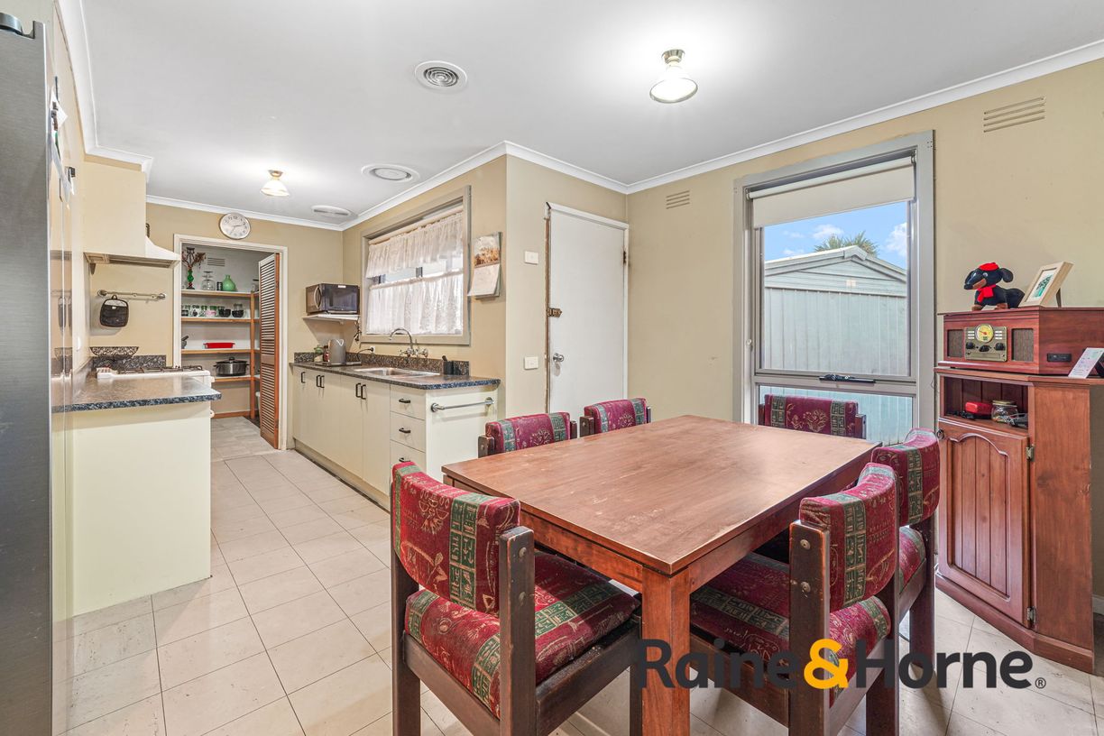 17 Fairbairn Road — photo 5 of 19