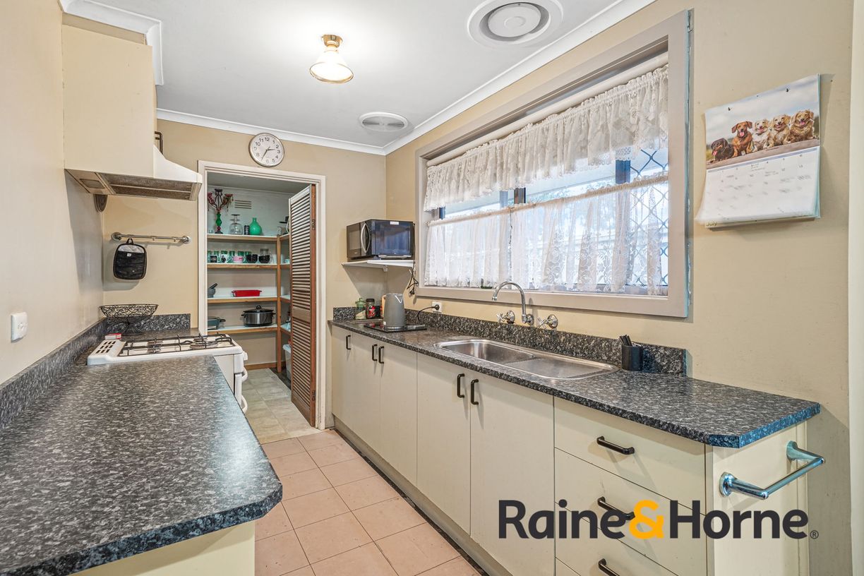 17 Fairbairn Road — photo 6 of 19