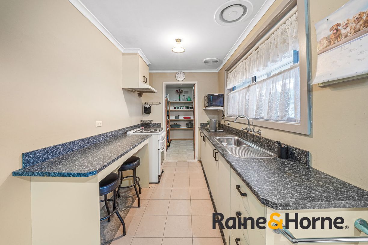 17 Fairbairn Road — photo 7 of 19