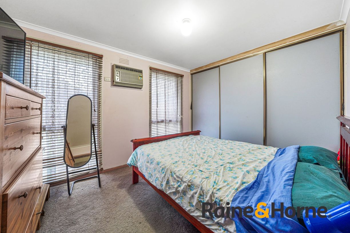 17 Fairbairn Road — photo 8 of 19