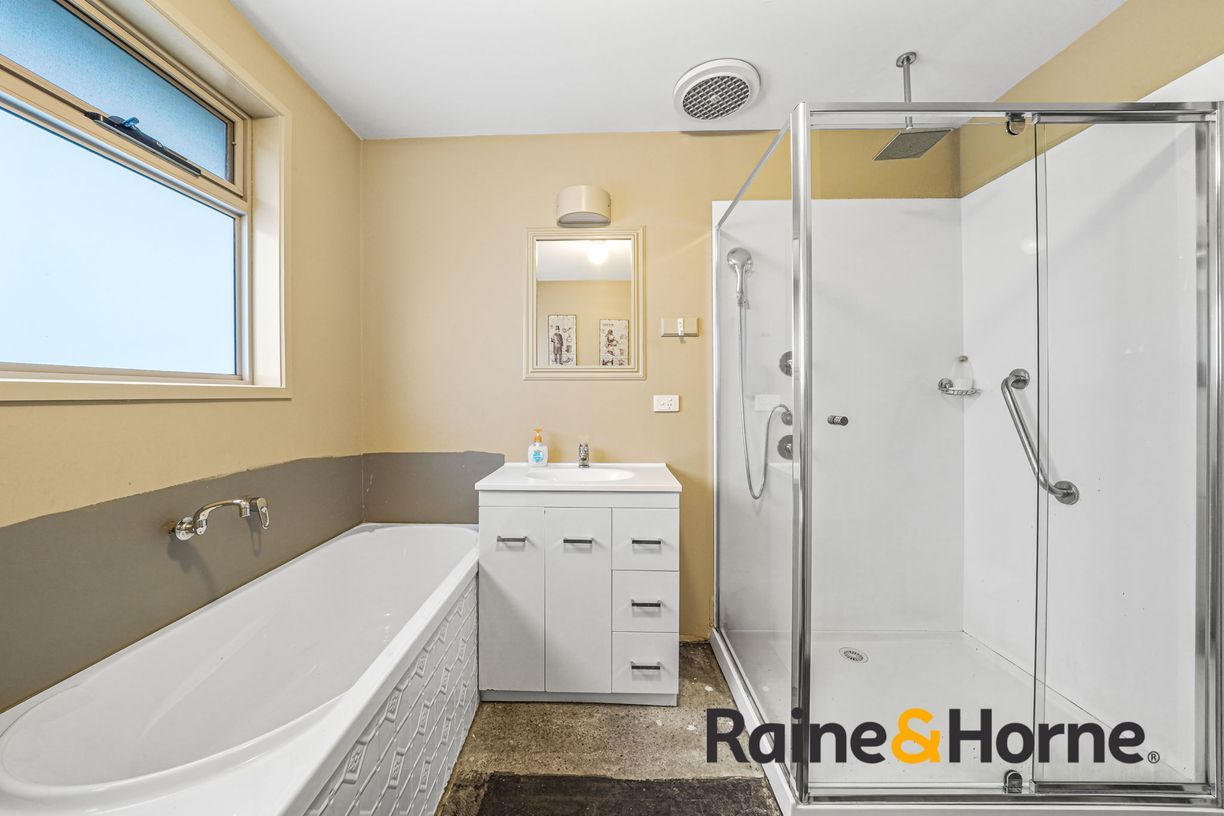 17 Fairbairn Road — photo 9 of 19