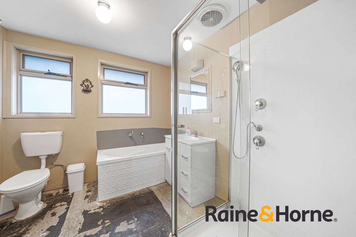 17 Fairbairn Road — photo 11 of 19