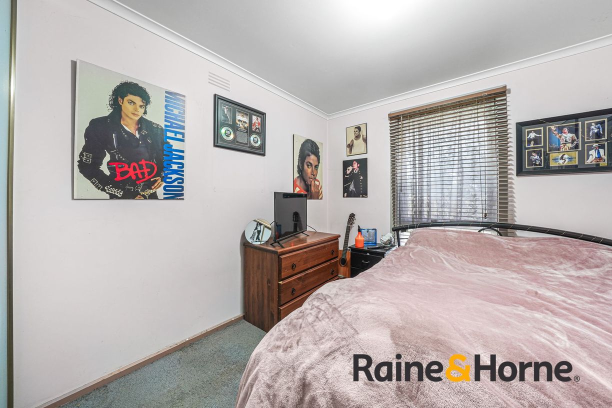 17 Fairbairn Road — photo 12 of 19