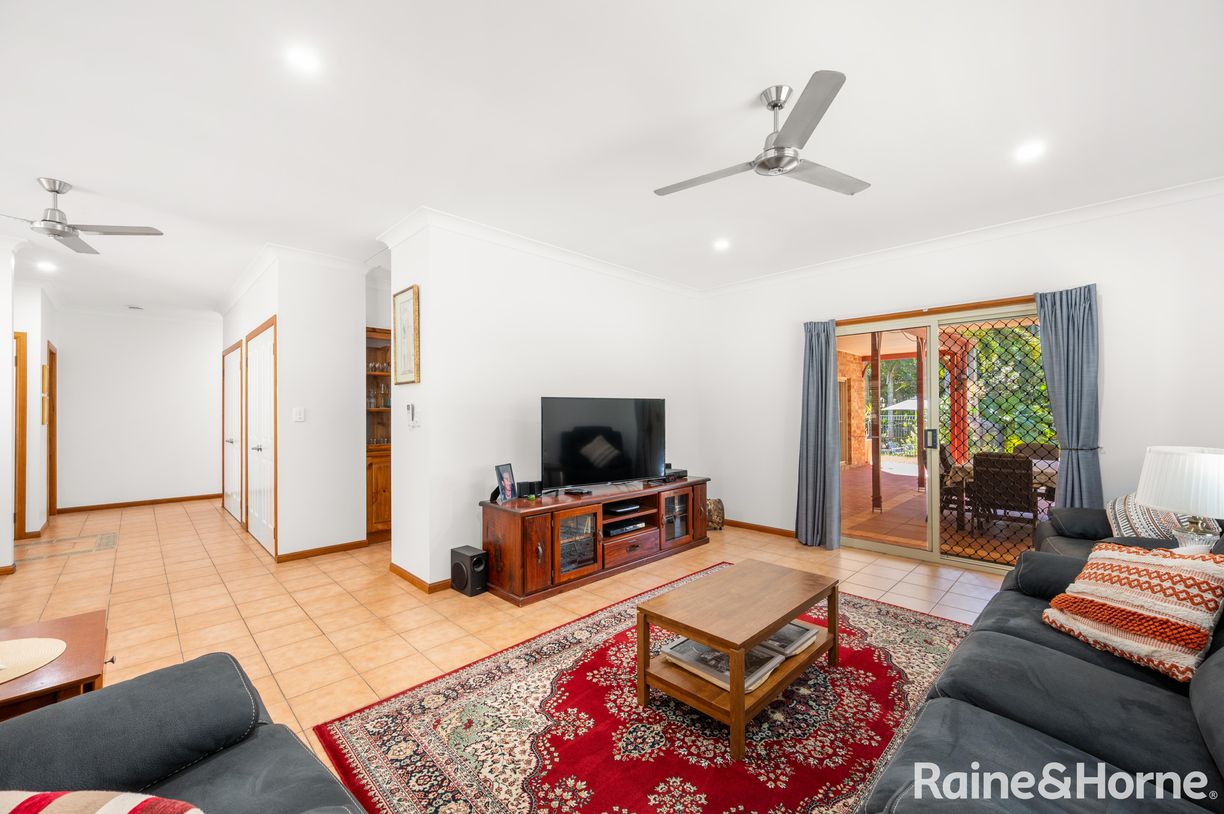 11 Woodlands Lane — photo 10 of 23