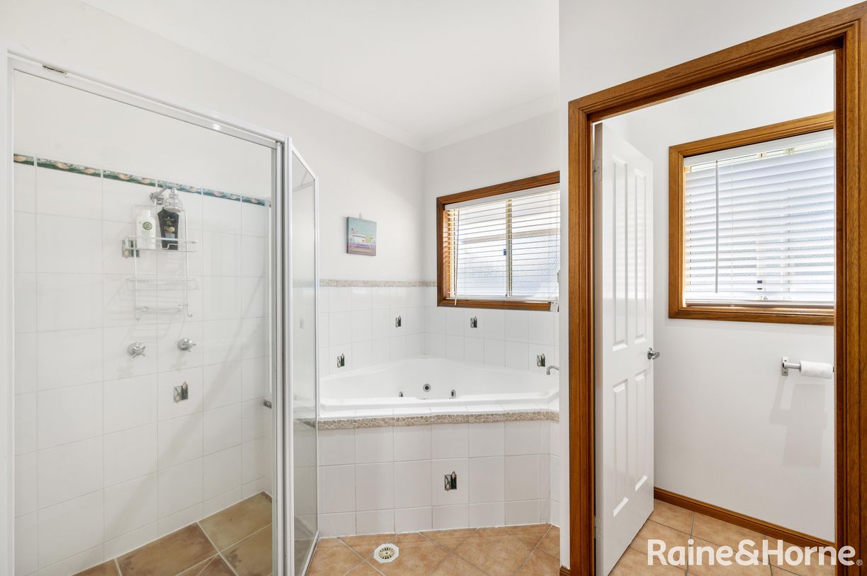 11 Woodlands Lane — photo 17 of 23