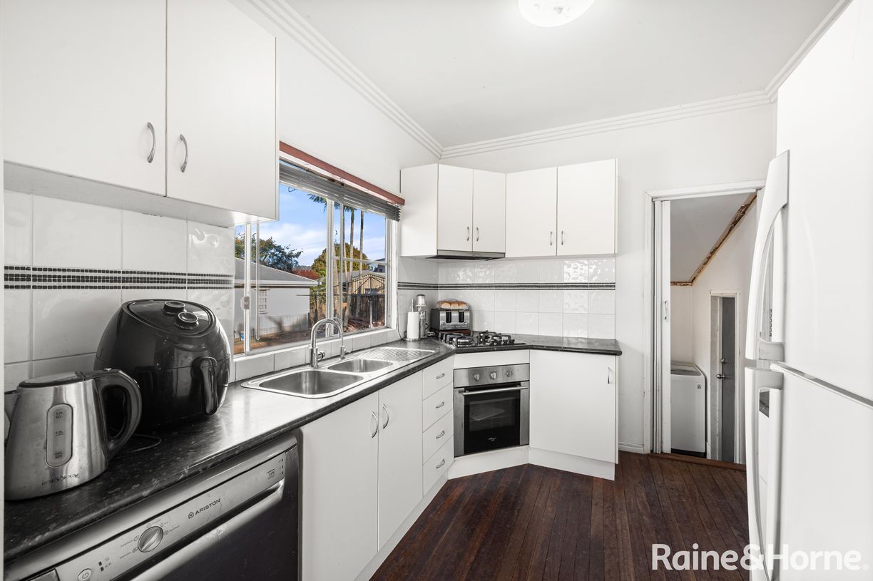 168 Woongarra Street — photo 6 of 21