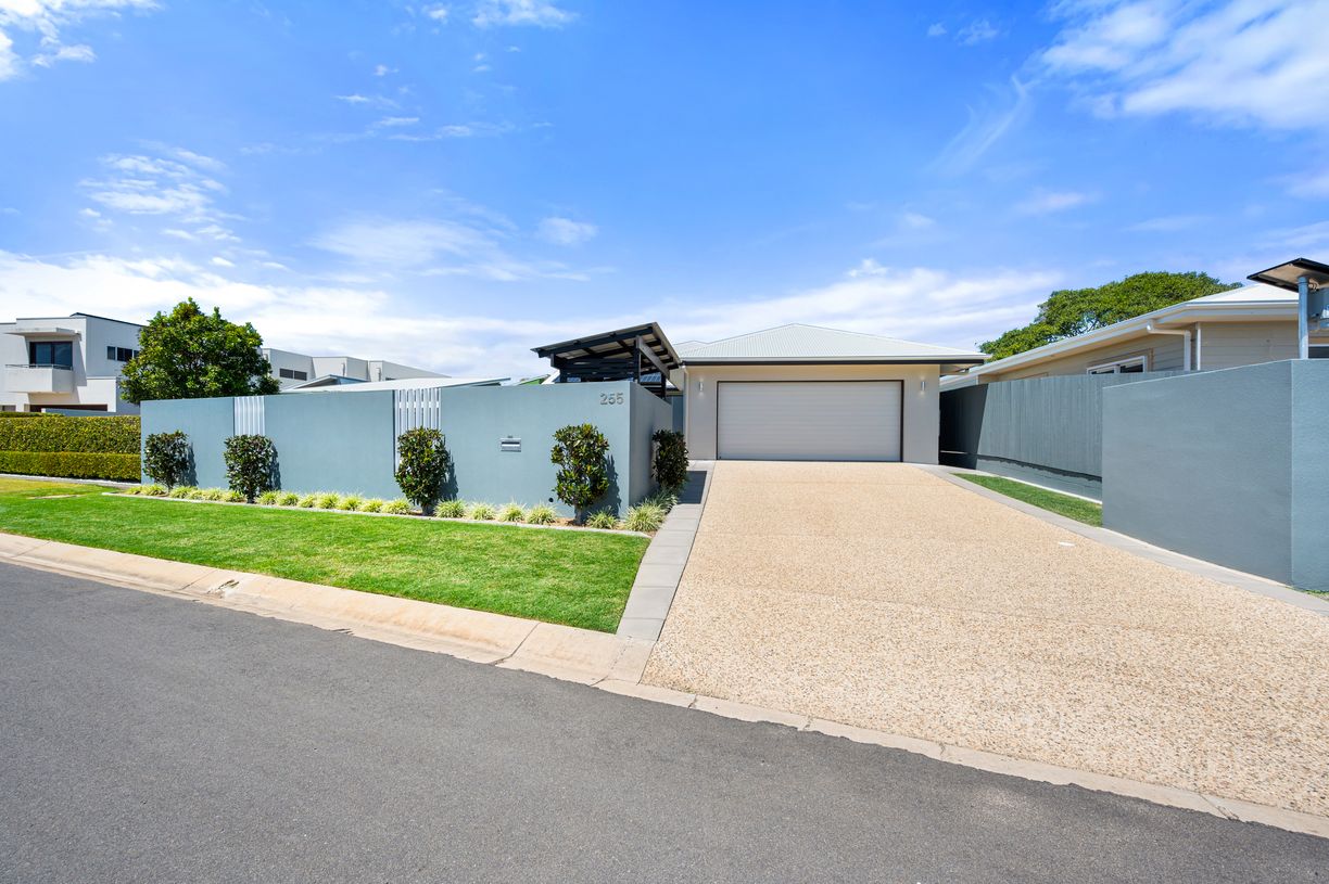 255 Woongarra Scenic Drive — photo 4 of 30