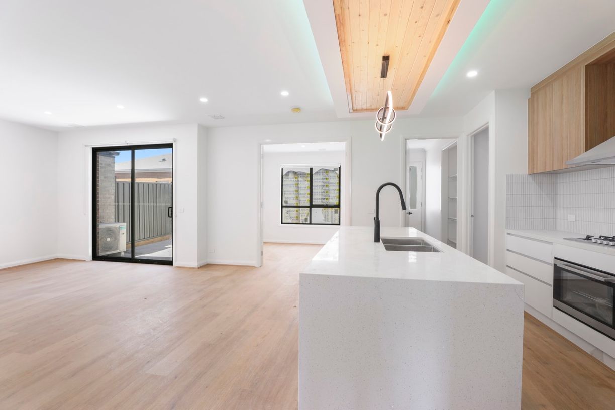 44 Farm Crescent — photo 5 of 14