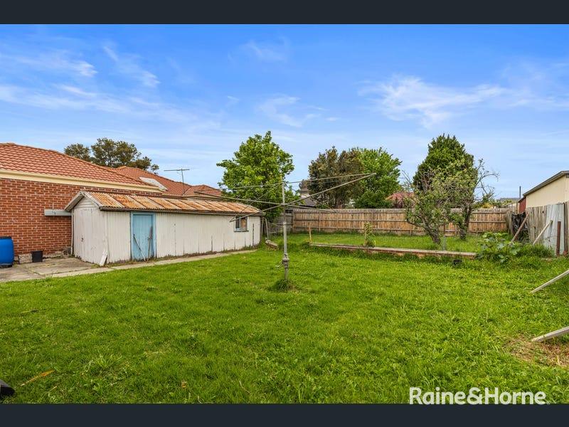 877 Pascoe Vale Road — photo 3 of 12