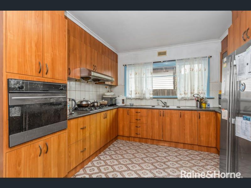 877 Pascoe Vale Road — photo 5 of 12