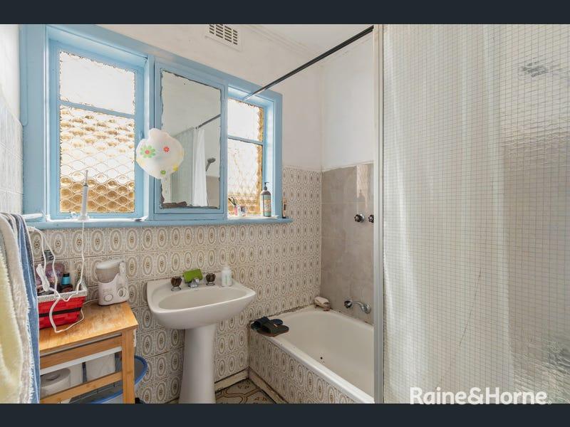 877 Pascoe Vale Road — photo 8 of 12