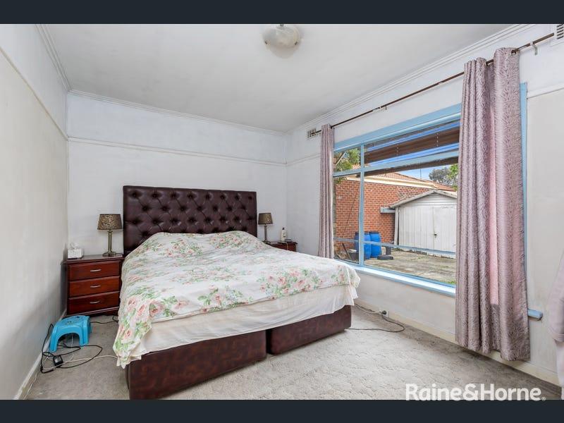 877 Pascoe Vale Road — photo 9 of 12