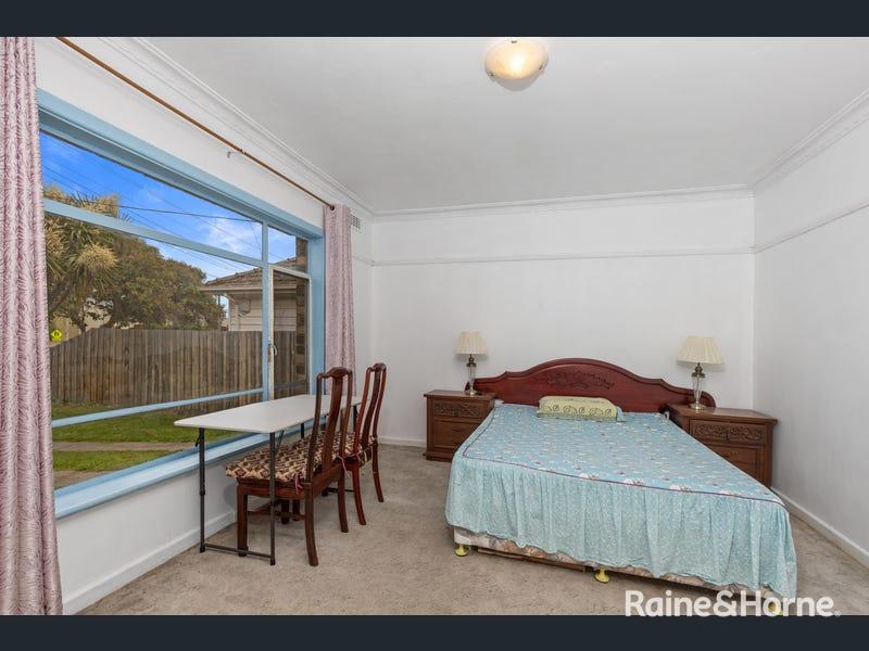 877 Pascoe Vale Road — photo 10 of 12