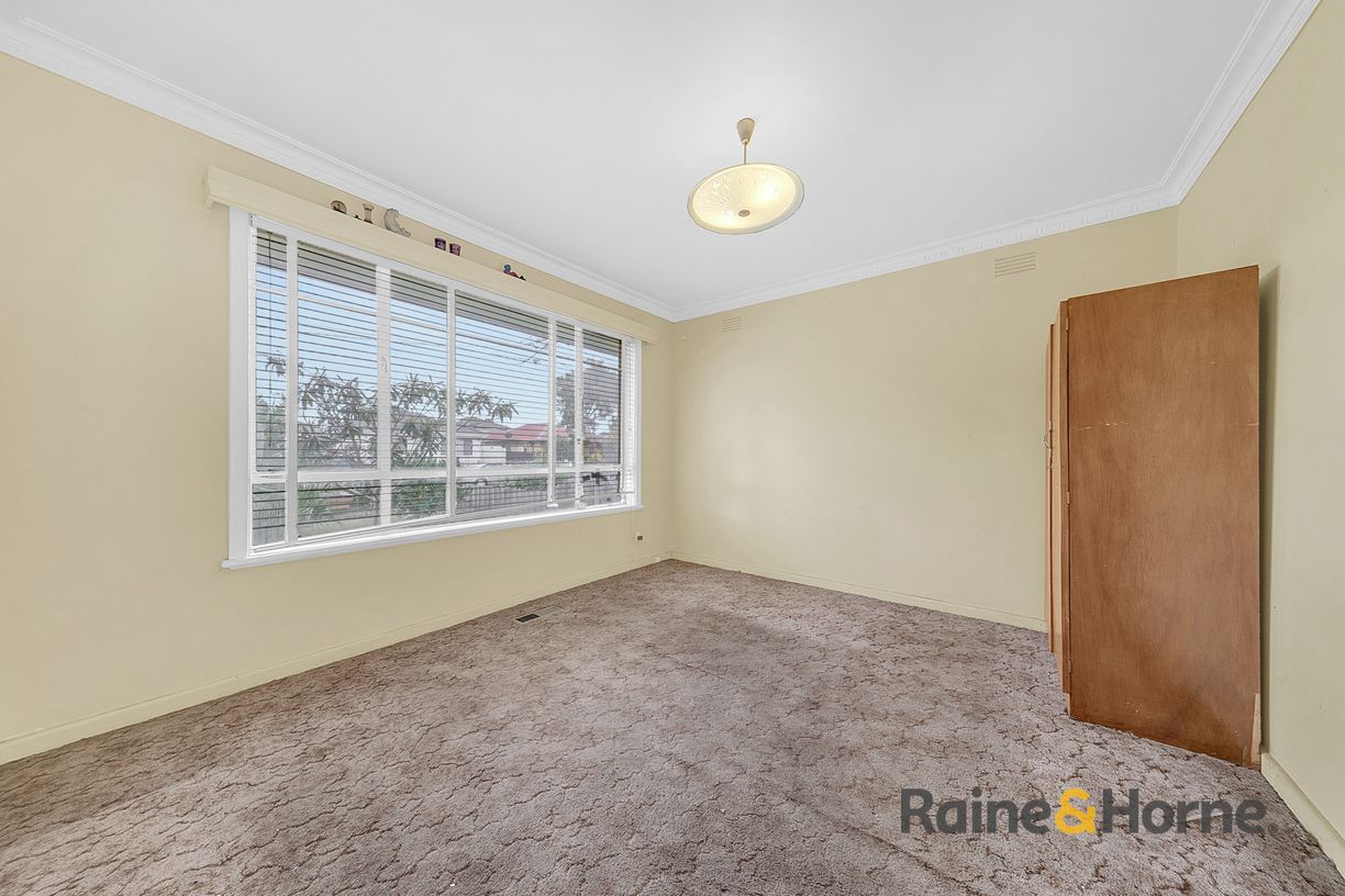 39 Angus Street — photo 3 of 19