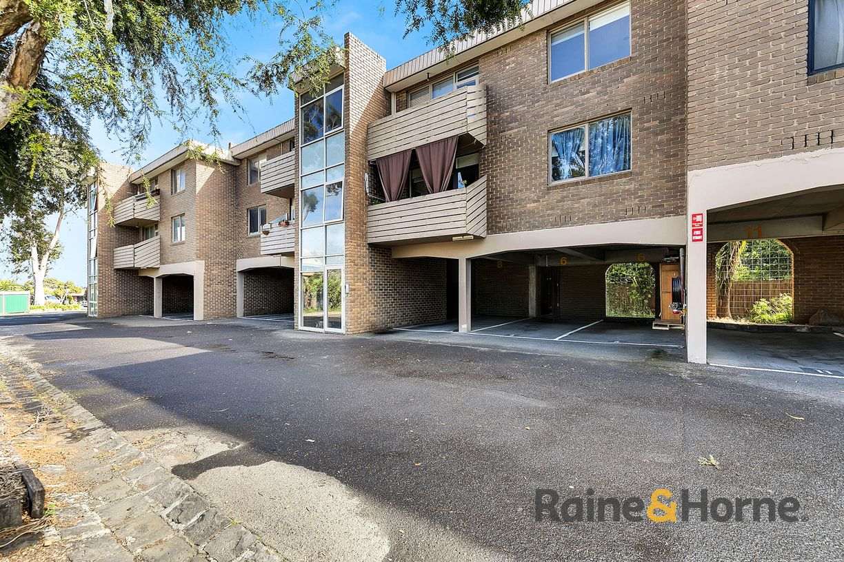 8/200 Melrose Drive — photo 14 of 23