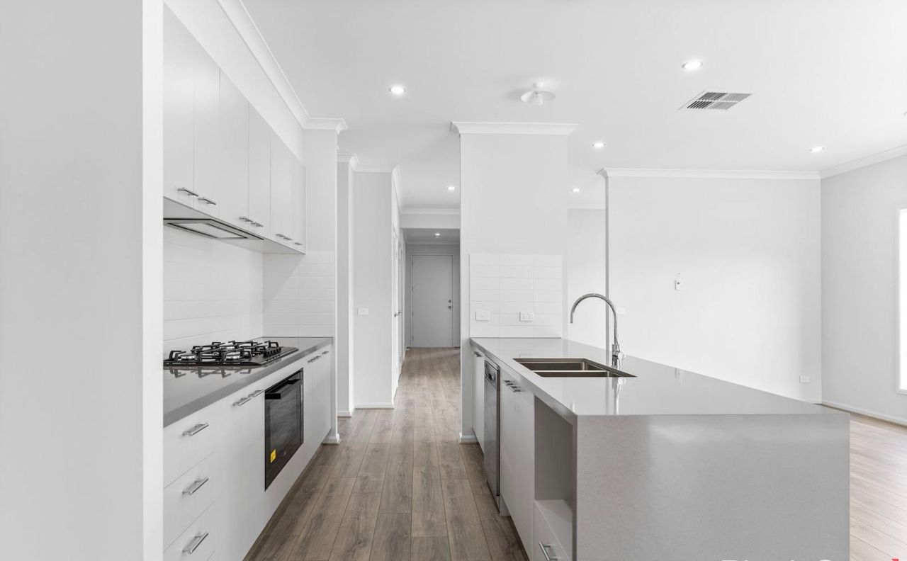131 Arrowsmith Street — photo 4 of 11