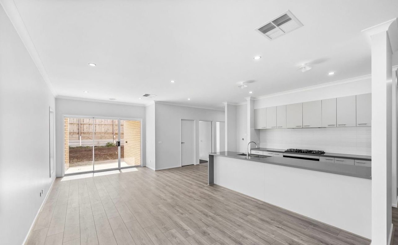 131 Arrowsmith Street — photo 3 of 11