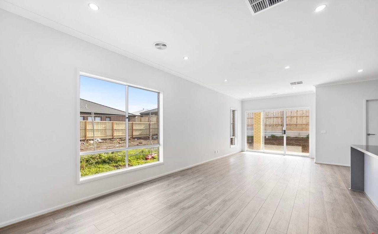 131 Arrowsmith Street — photo 2 of 11