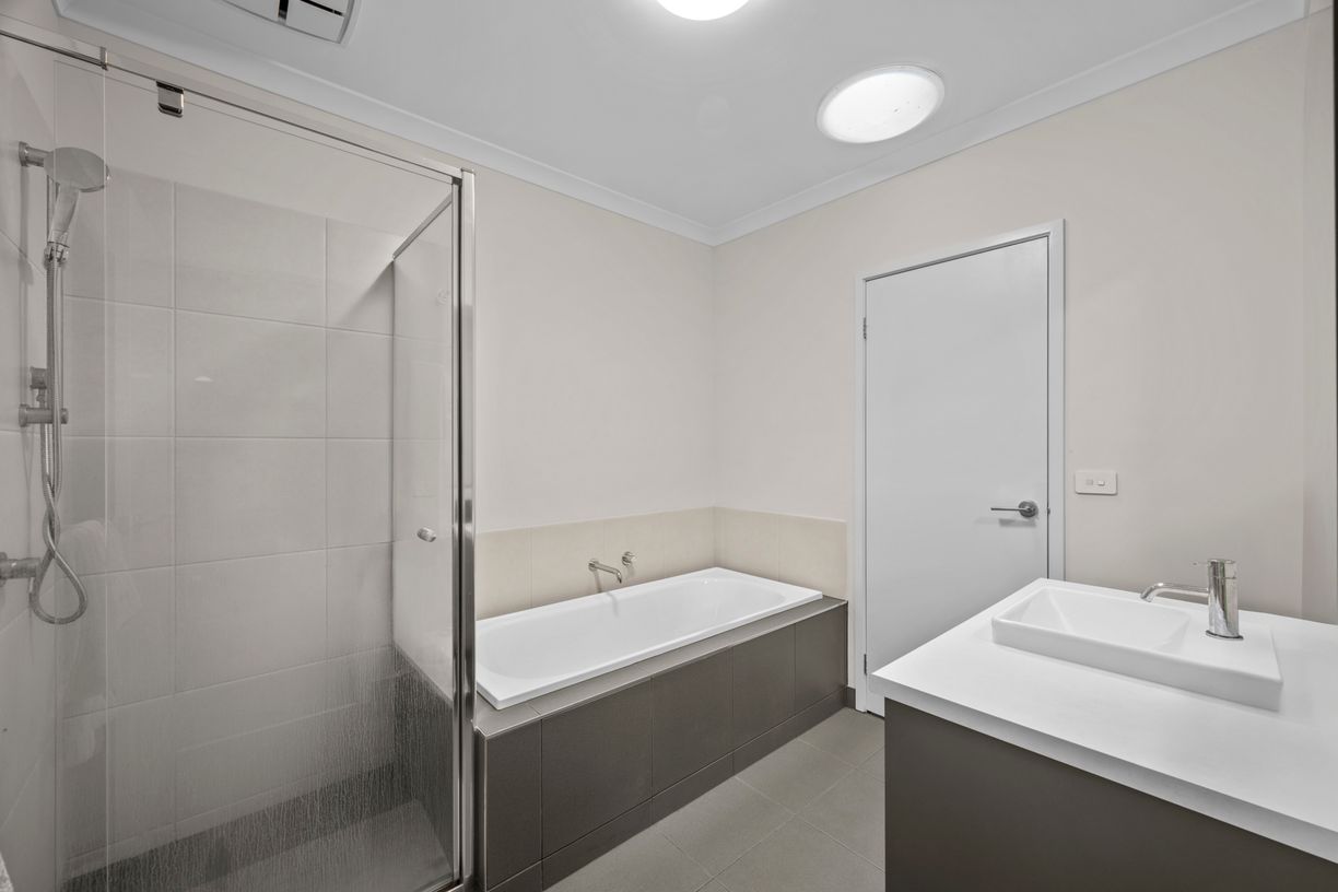 21 Columbus Road — photo 3 of 10