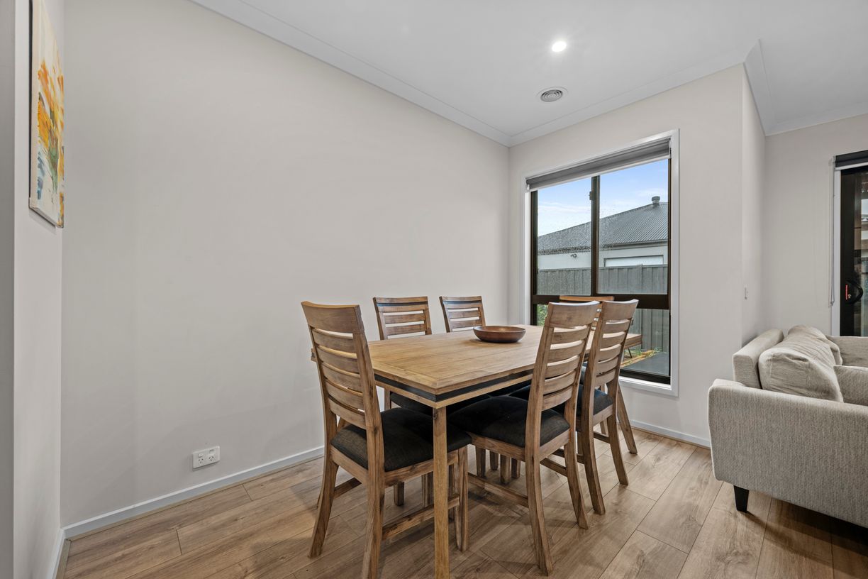 21 Columbus Road — photo 5 of 10