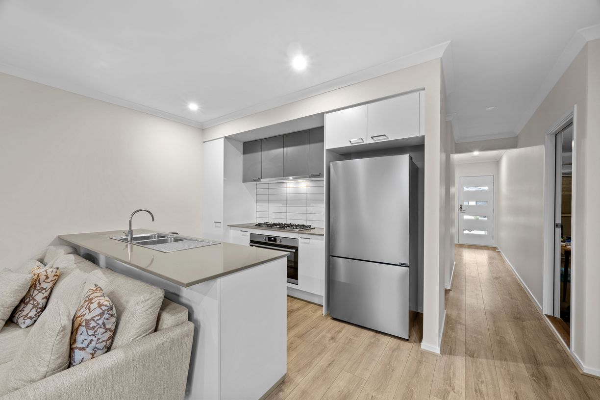 21 Columbus Road — photo 7 of 10