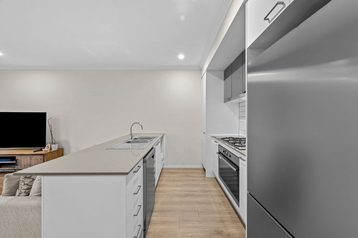 21 Columbus Road — photo 8 of 10