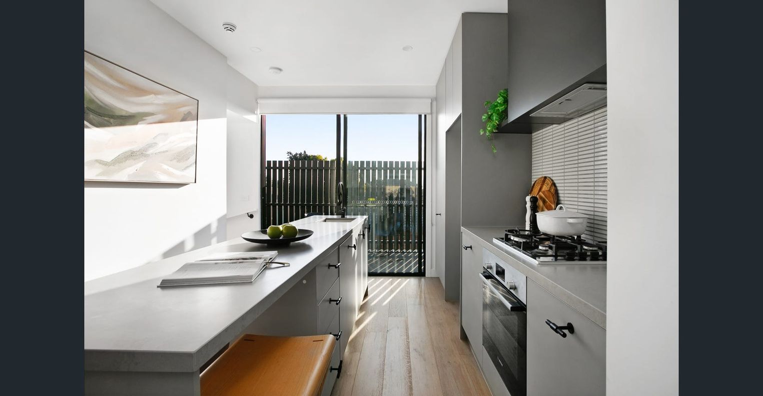 15/61 Edwardes Street — photo 4 of 13